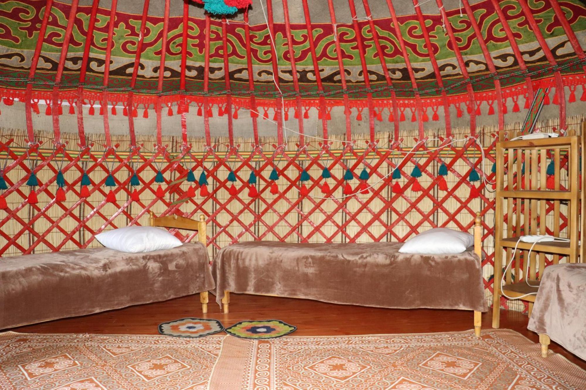 Happy Nomads Yurts & Hostel Karakol Εξωτερικό φωτογραφία