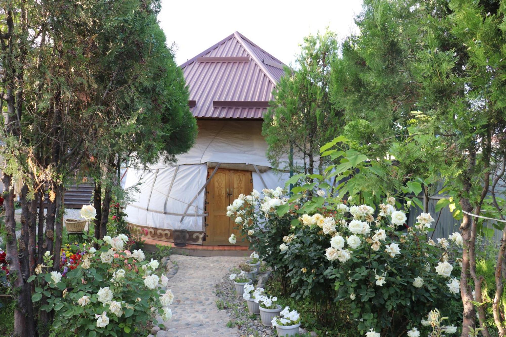 Happy Nomads Yurts & Hostel Karakol Εξωτερικό φωτογραφία