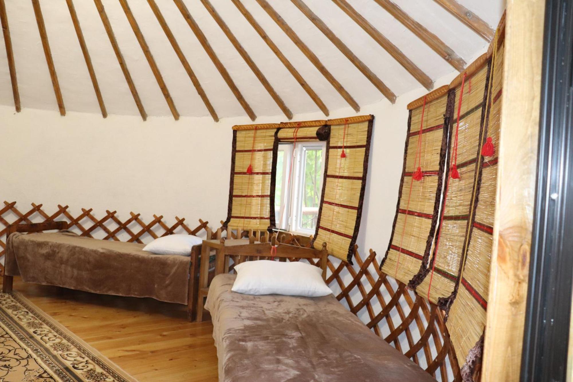 Happy Nomads Yurts & Hostel Karakol Εξωτερικό φωτογραφία