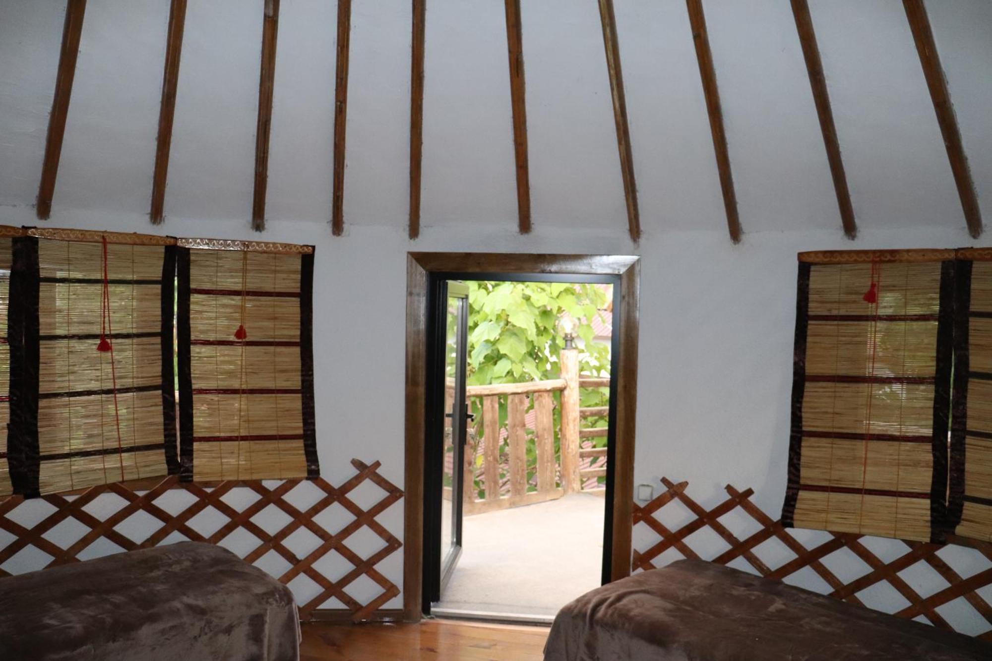 Happy Nomads Yurts & Hostel Karakol Εξωτερικό φωτογραφία