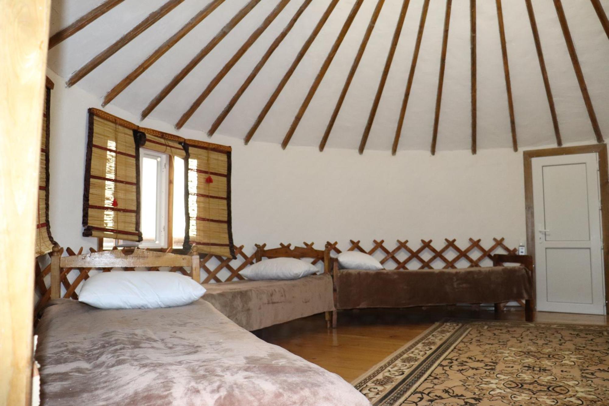 Happy Nomads Yurts & Hostel Karakol Εξωτερικό φωτογραφία