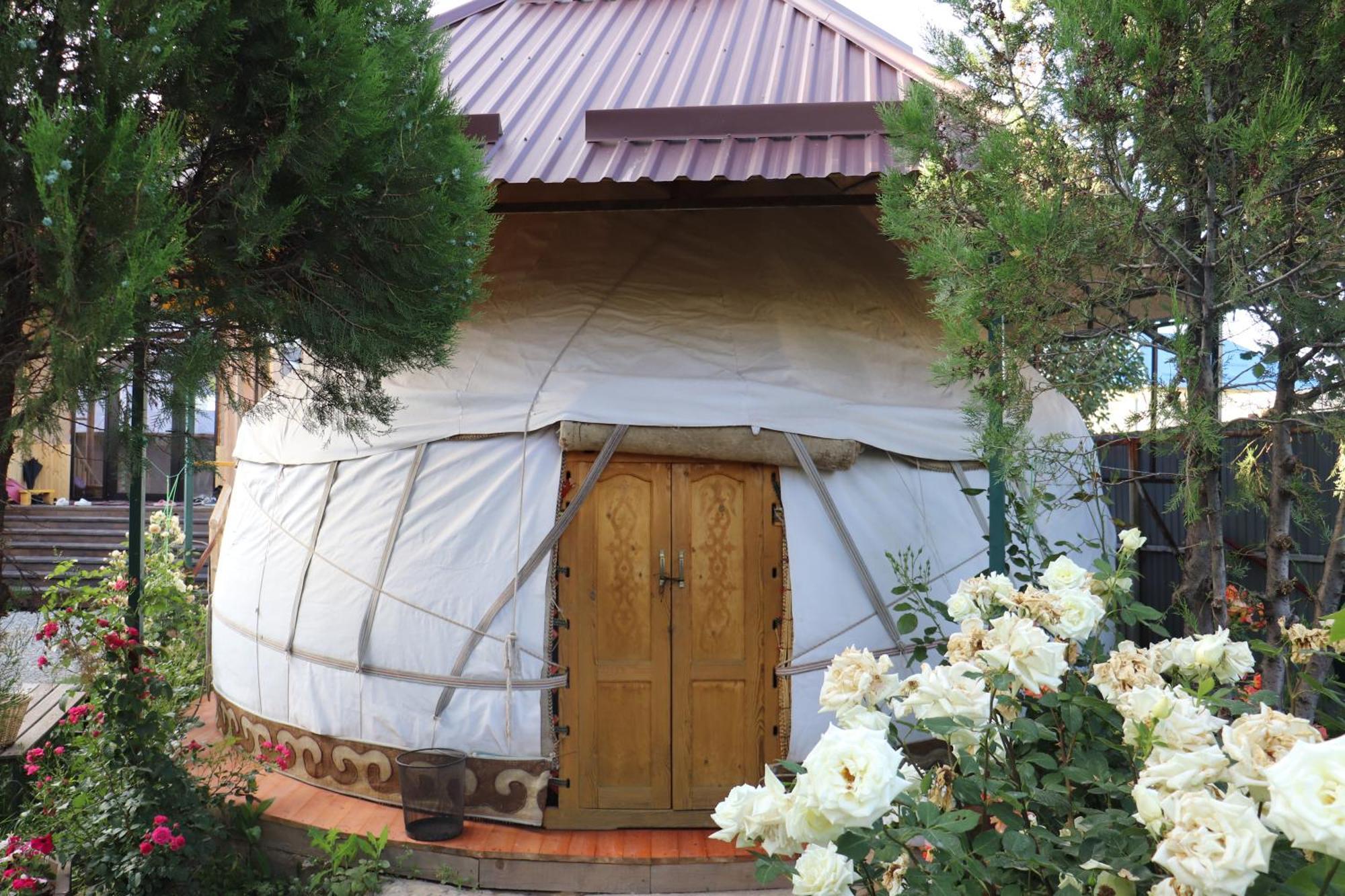 Happy Nomads Yurts & Hostel Karakol Εξωτερικό φωτογραφία
