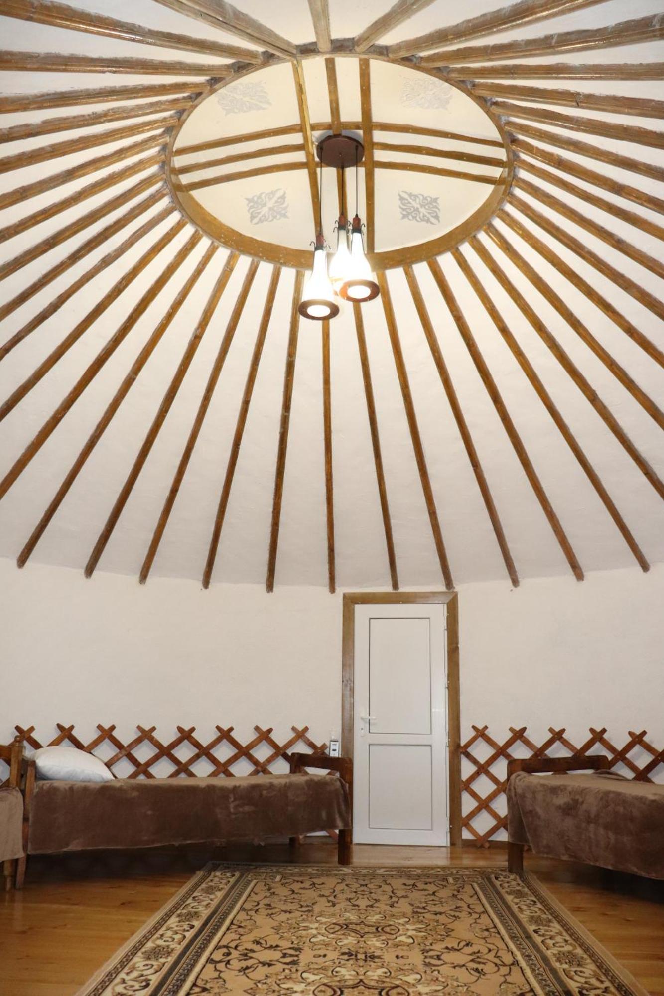 Happy Nomads Yurts & Hostel Karakol Εξωτερικό φωτογραφία