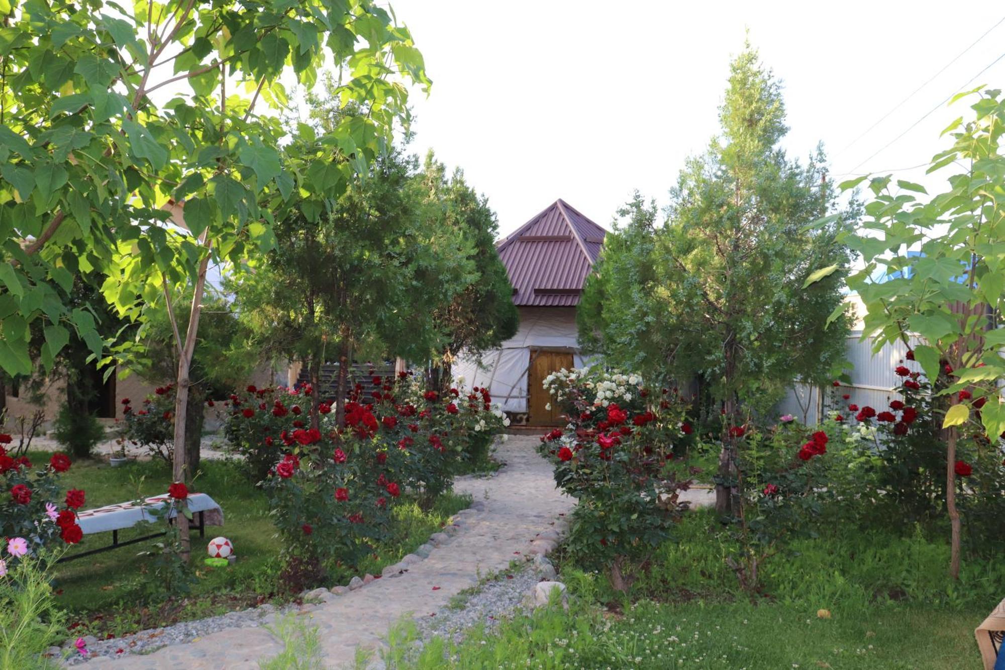 Happy Nomads Yurts & Hostel Karakol Εξωτερικό φωτογραφία