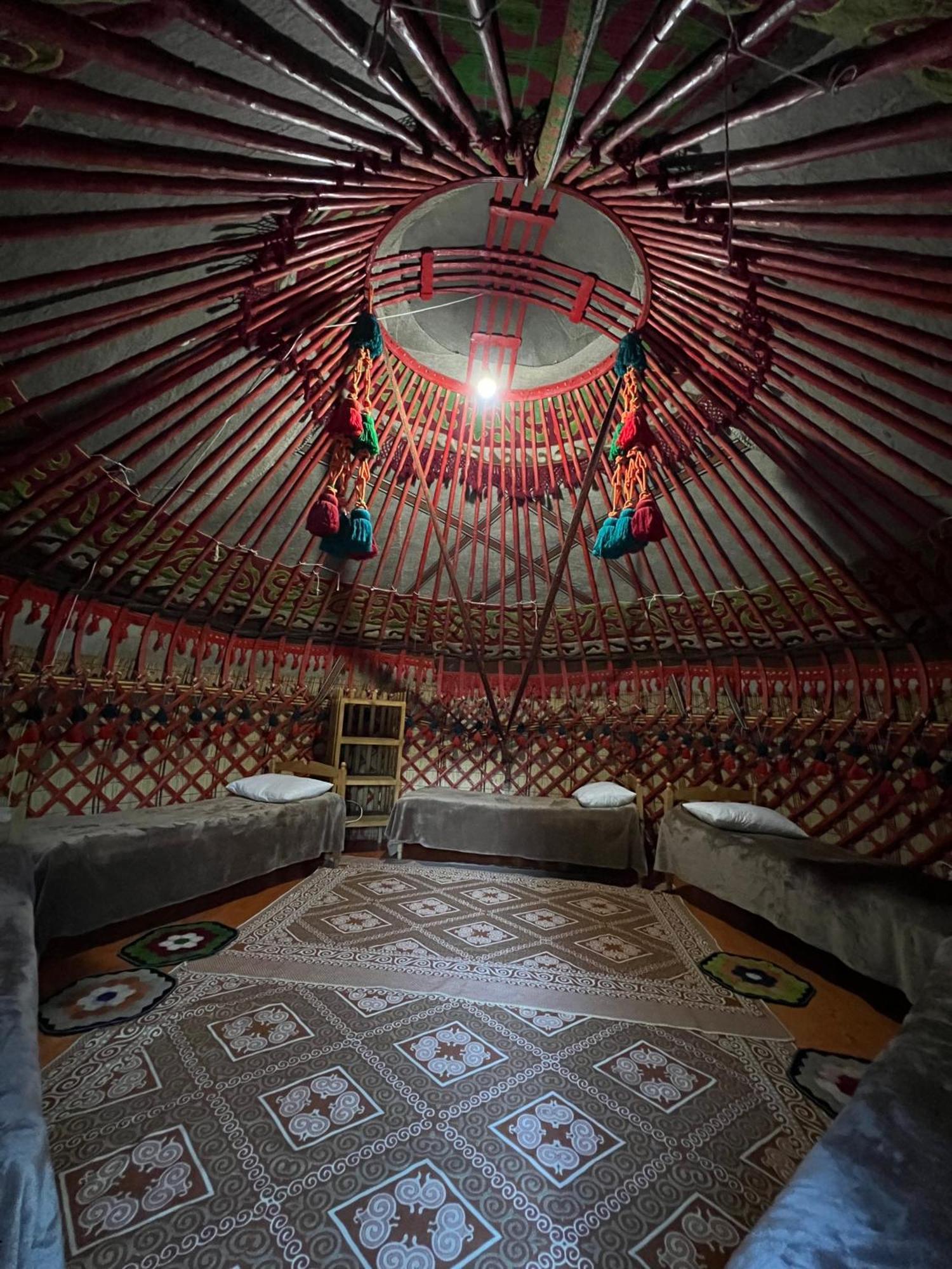 Happy Nomads Yurts & Hostel Karakol Εξωτερικό φωτογραφία