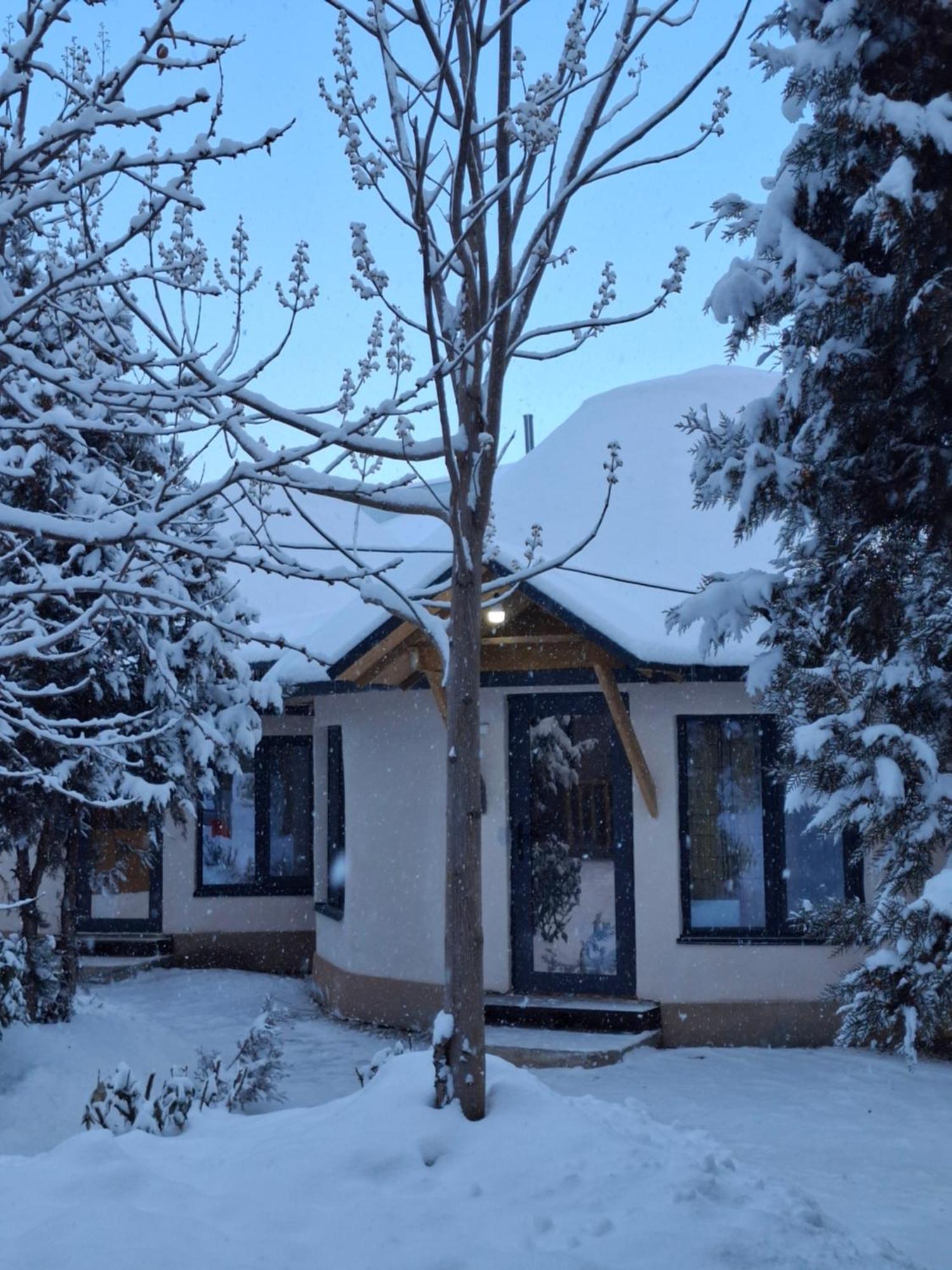 Happy Nomads Yurts & Hostel Karakol Εξωτερικό φωτογραφία