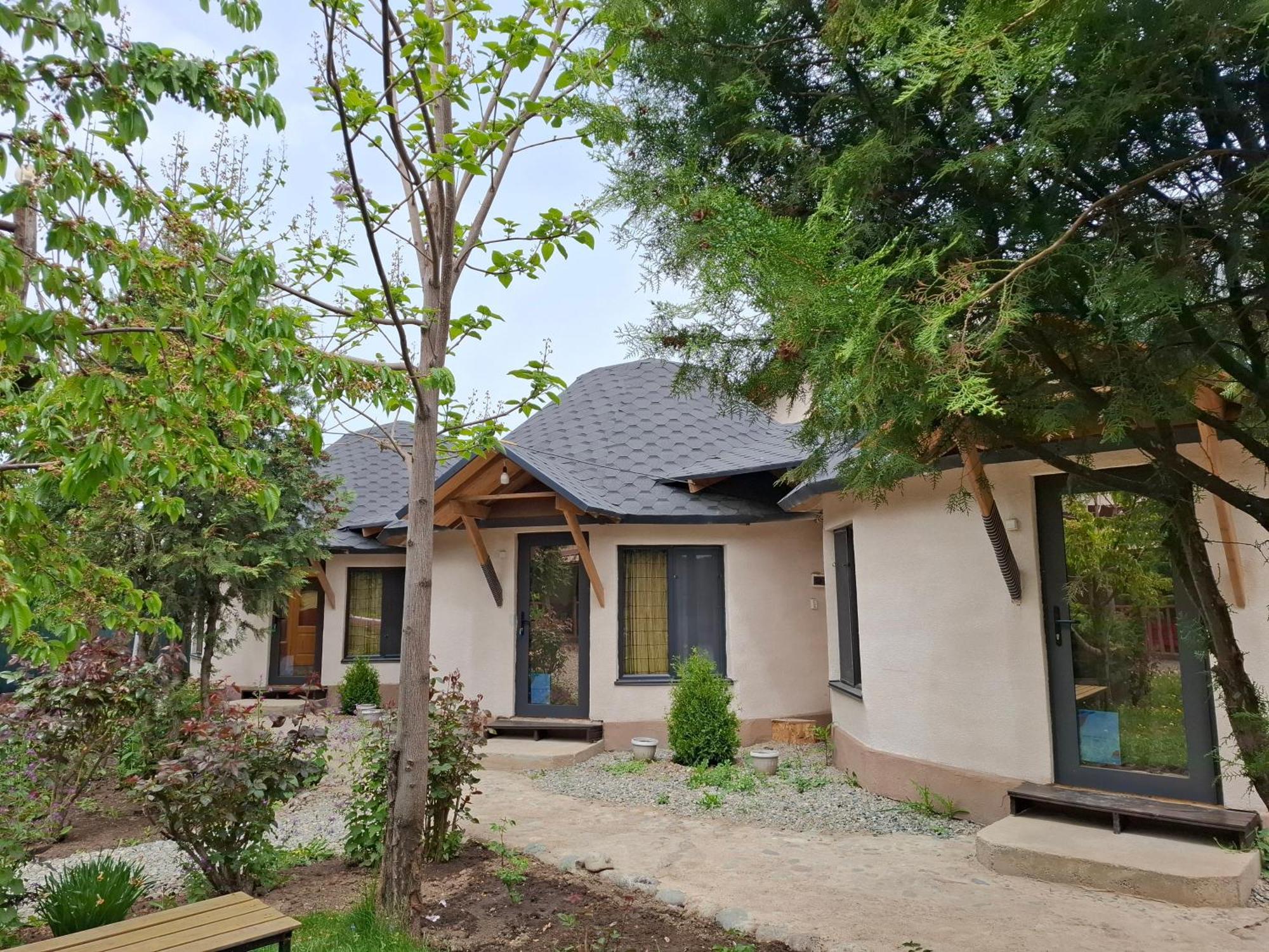 Happy Nomads Yurts & Hostel Karakol Εξωτερικό φωτογραφία