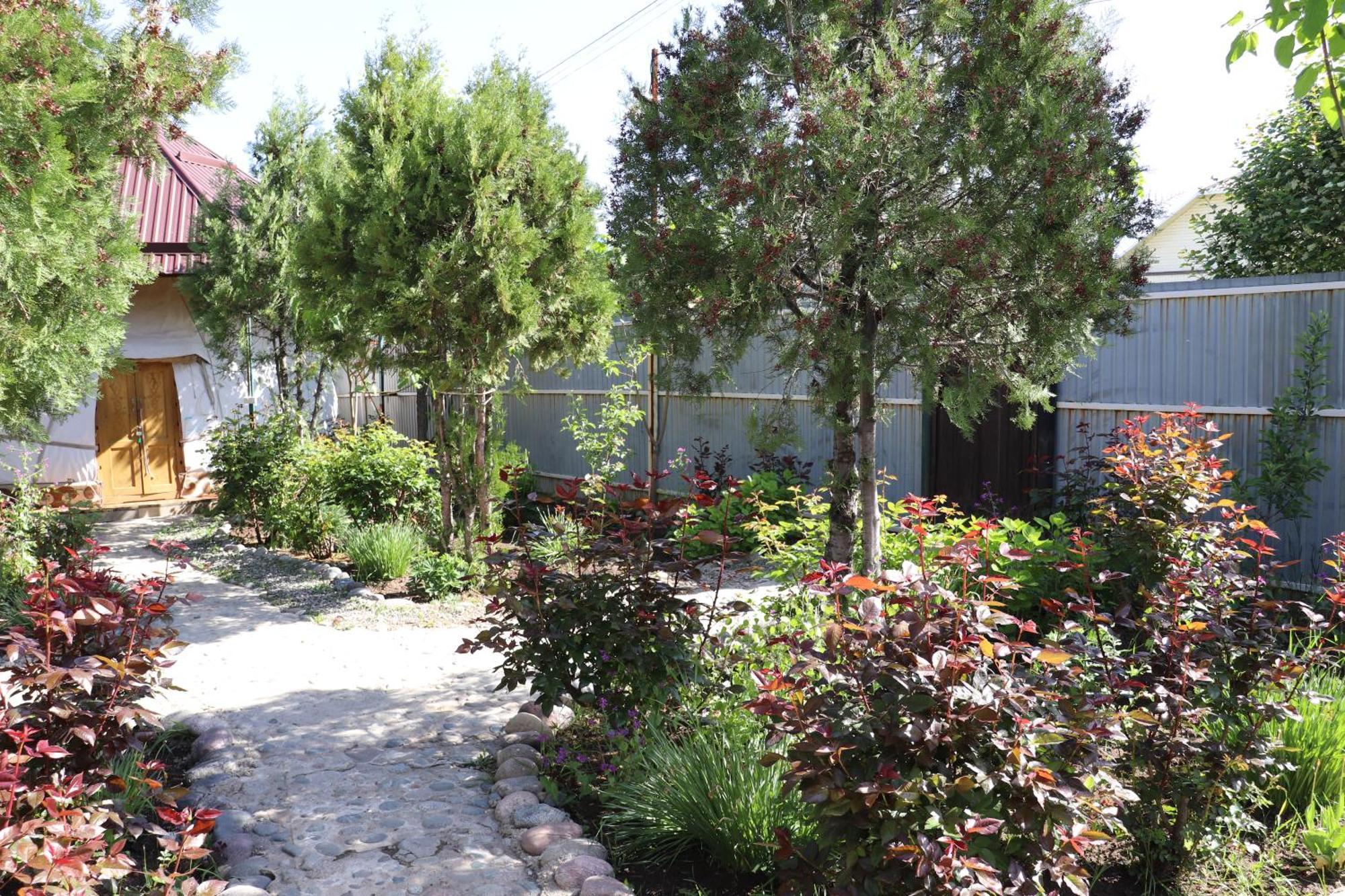 Happy Nomads Yurts & Hostel Karakol Εξωτερικό φωτογραφία