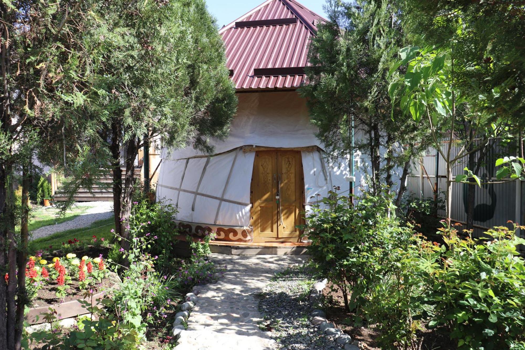 Happy Nomads Yurts & Hostel Karakol Εξωτερικό φωτογραφία